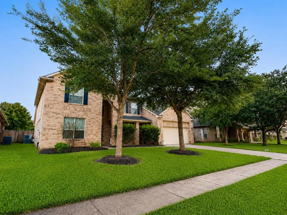 1752 Silver Bend Drive Dickinson, TX 77539