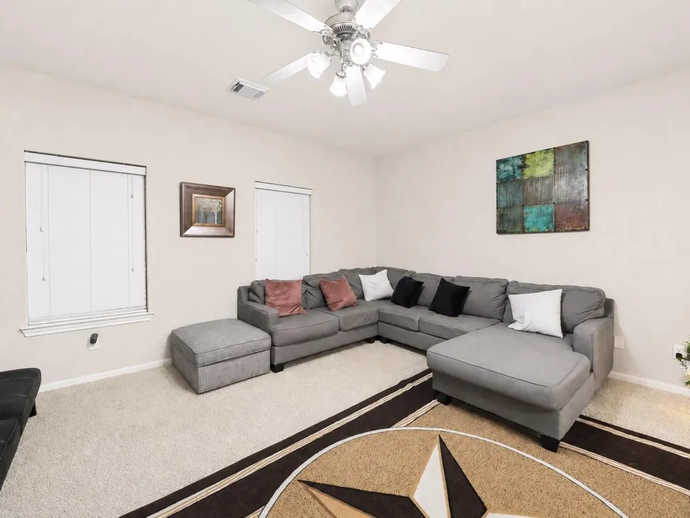 1752 Silver Bend Drive Dickinson, TX 77539
