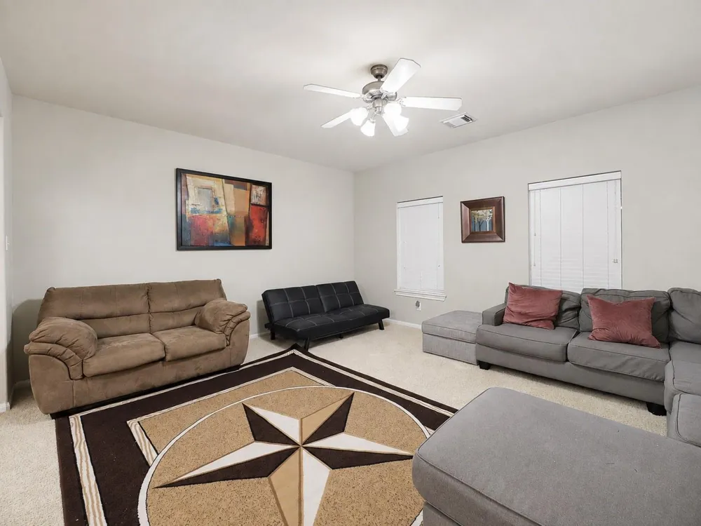 1752 Silver Bend Drive Dickinson, TX 77539