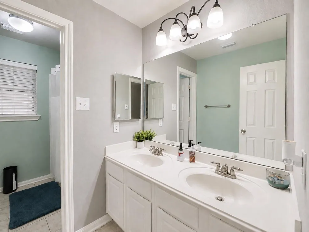1752 Silver Bend Drive Dickinson, TX 77539