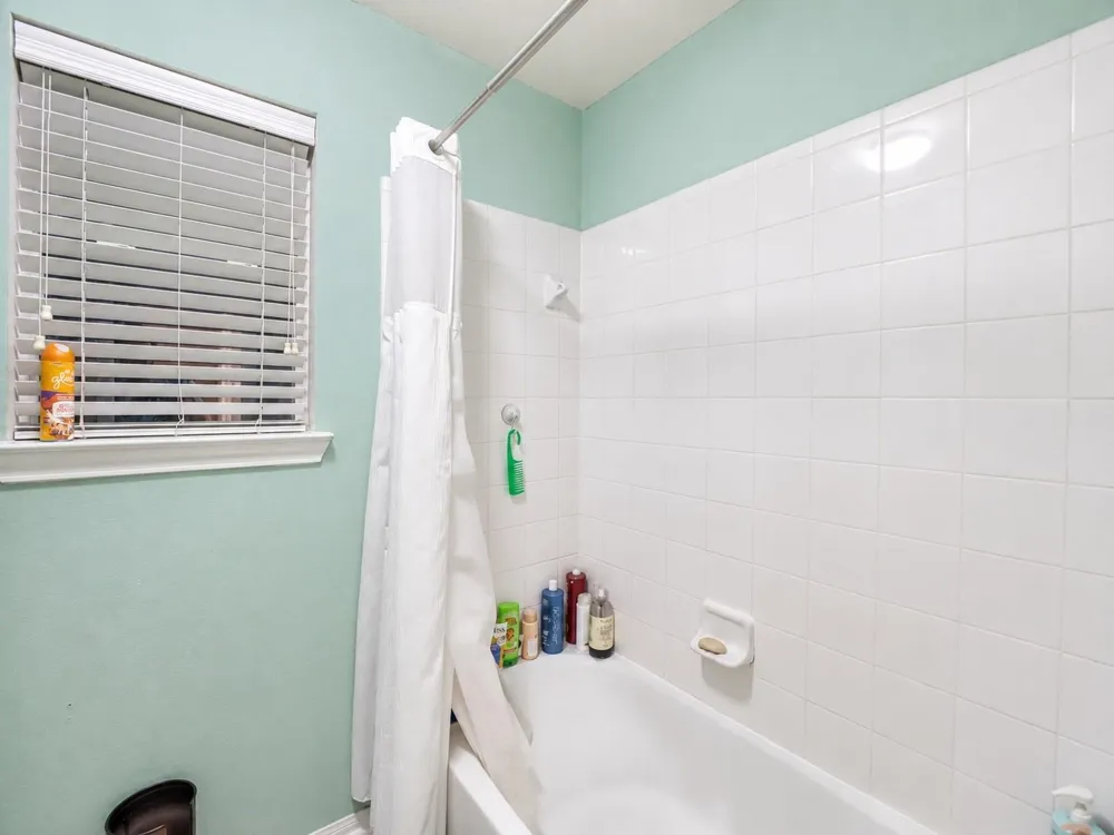 1752 Silver Bend Drive Dickinson, TX 77539