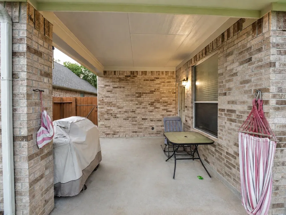 1752 Silver Bend Drive Dickinson, TX 77539