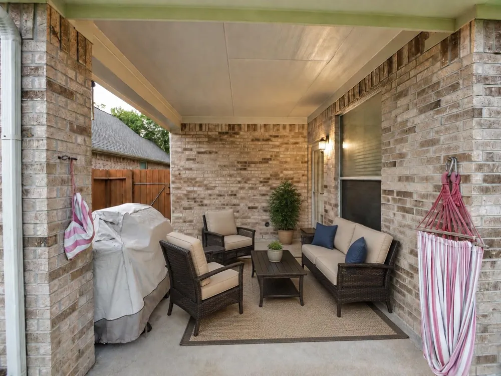 1752 Silver Bend Drive Dickinson, TX 77539