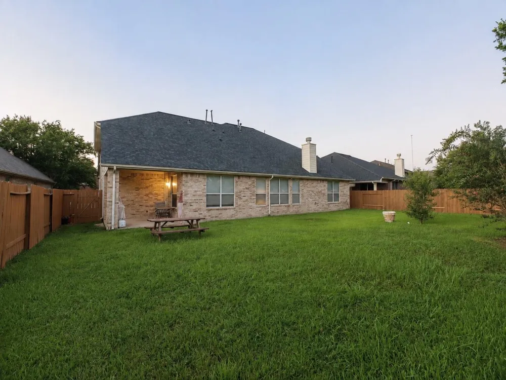 1752 Silver Bend Drive Dickinson, TX 77539