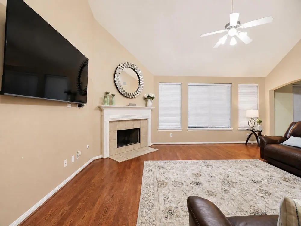 1752 Silver Bend Drive Dickinson, TX 77539