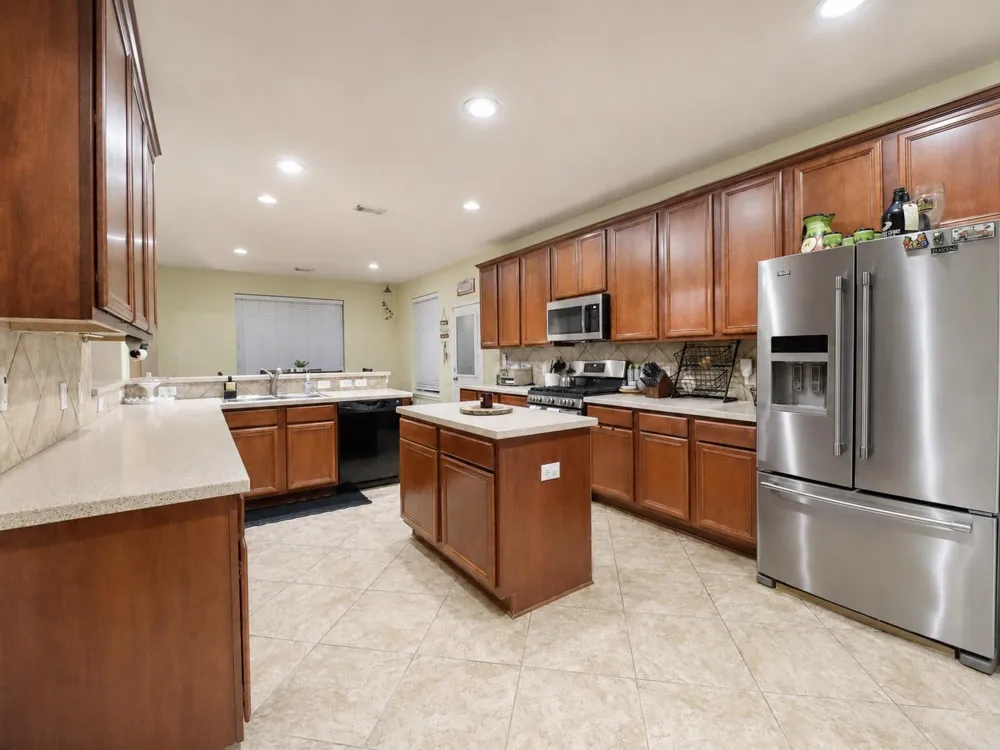 1752 Silver Bend Drive Dickinson, TX 77539