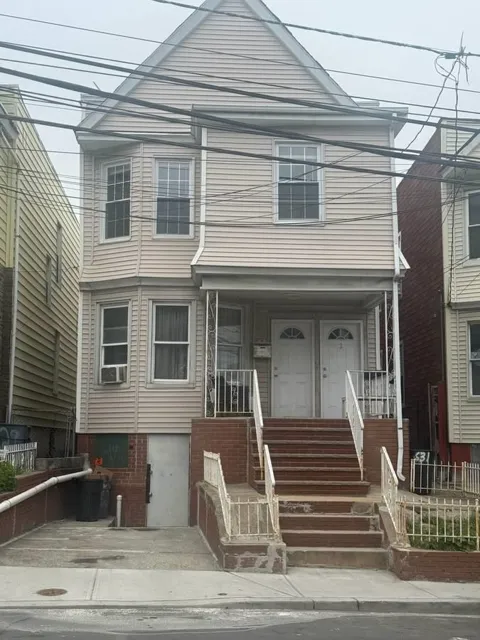 631 GARFIELD AVE