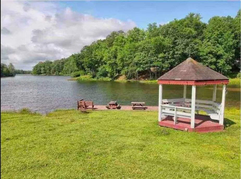 5 Honey Dew Way Cleveland, GA 30528