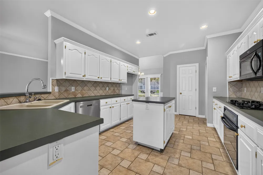 14101 E 86th Court Owasso, OK 74055