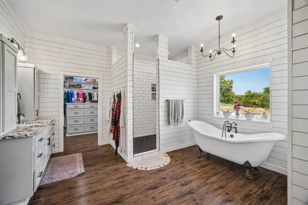 5086 427 ROAD Pryor, OK 74361