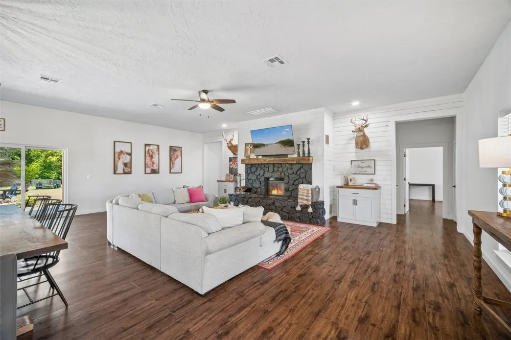 5086 427 ROAD Pryor, OK 74361