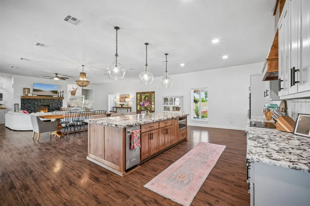 5086 427 ROAD Pryor, OK 74361