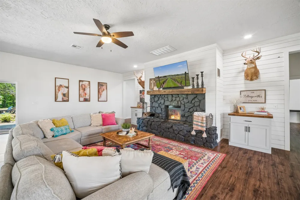5086 427 ROAD Pryor, OK 74361
