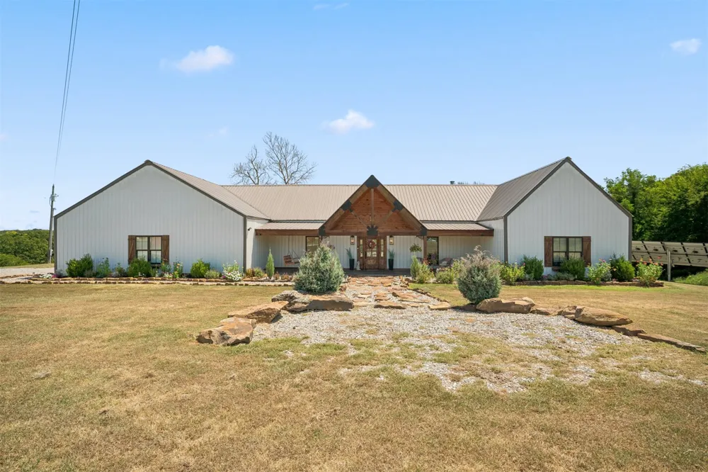 5086 427 ROAD Pryor, OK 74361