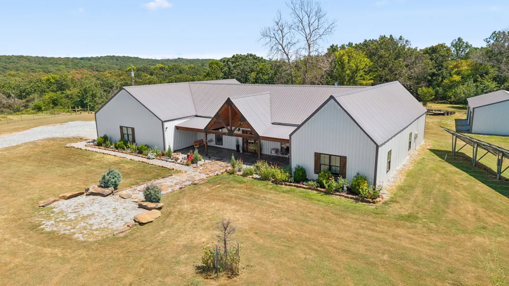 5086 427 ROAD Pryor, OK 74361