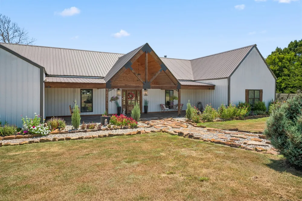 5086 427 ROAD Pryor, OK 74361