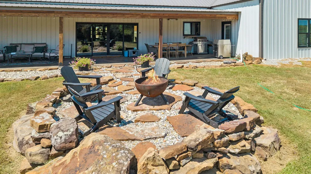 5086 427 ROAD Pryor, OK 74361
