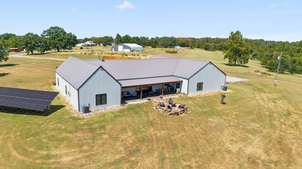 5086 427 ROAD Pryor, OK 74361