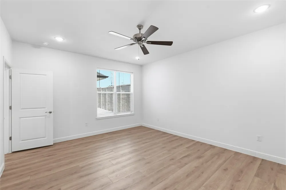 204 E Ewell Street Granbury, TX 76048