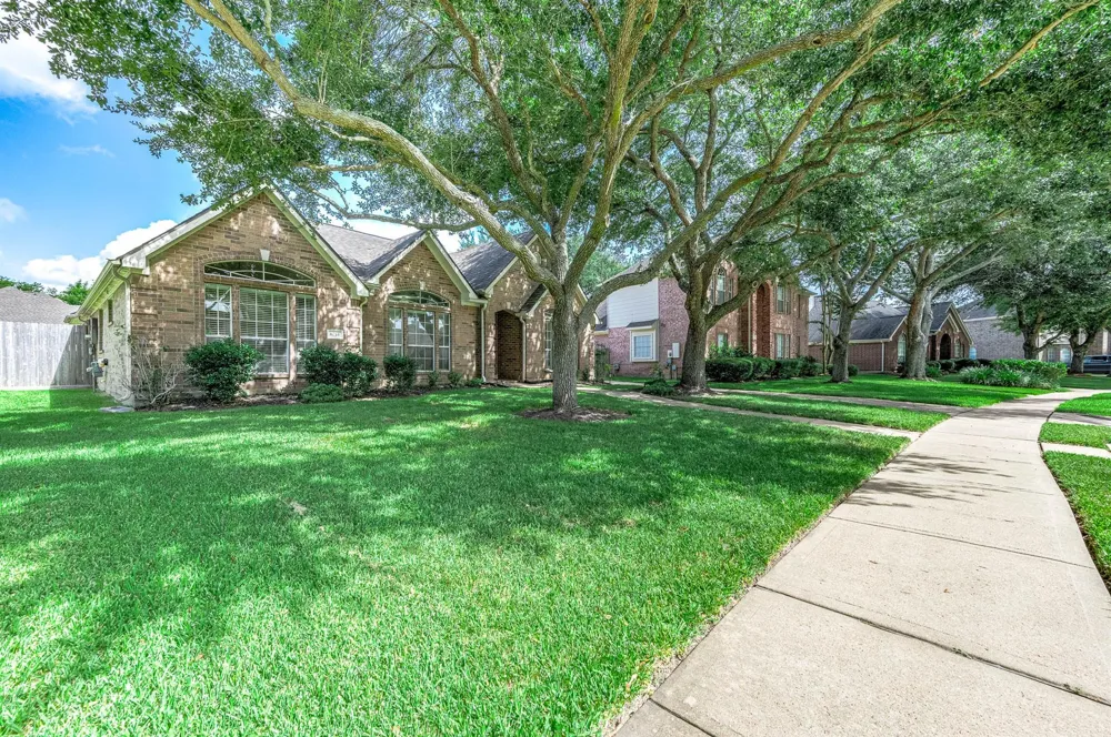 6214 Harbour Gateway Lane Missouri City, TX 77459