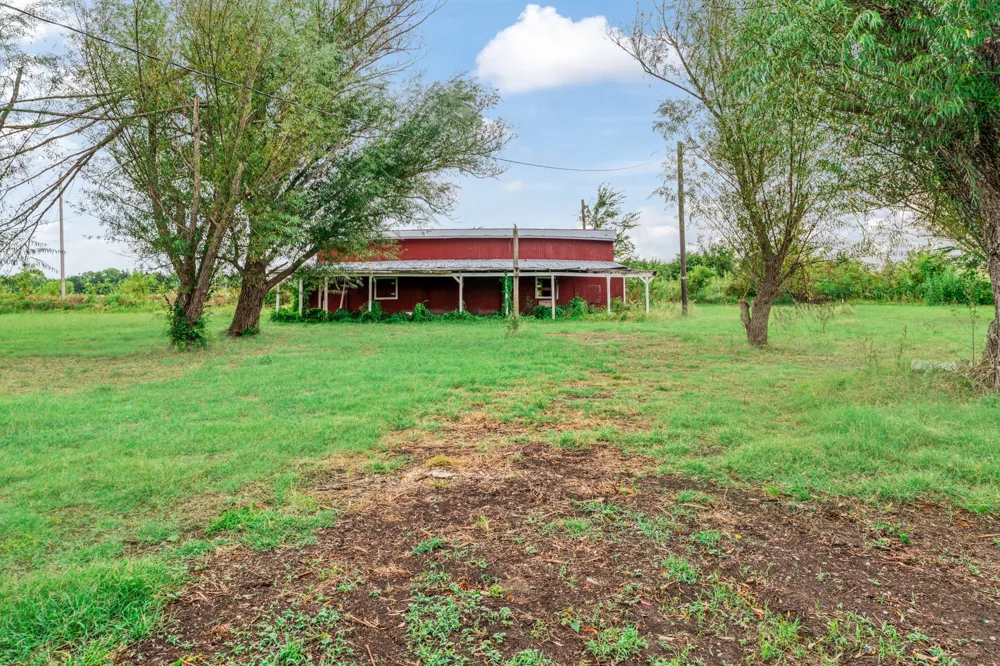 1905 Fm 1501 Deport, TX 75435