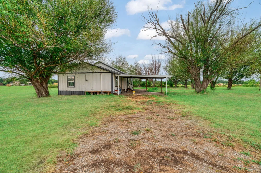 1905 Fm 1501 Deport, TX 75435