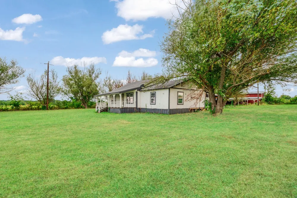 1905 Fm 1501 Deport, TX 75435