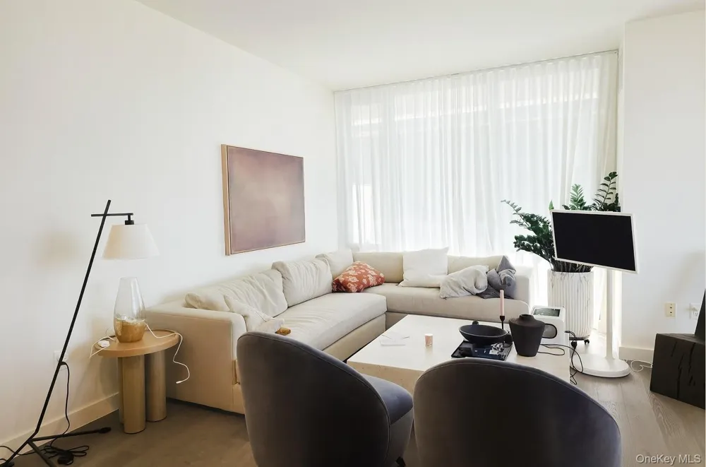 131-03 40th Road #18M Flushing, NY 11354