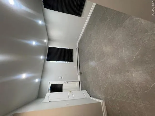 2524 Tenbroeck Avenue Bronx, NY 10469