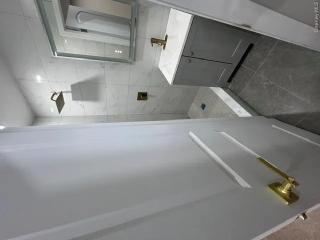 2524 Tenbroeck Avenue Bronx, NY 10469