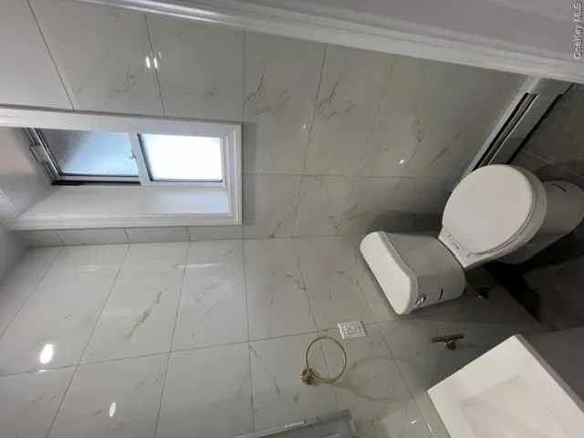 2524 Tenbroeck Avenue Bronx, NY 10469