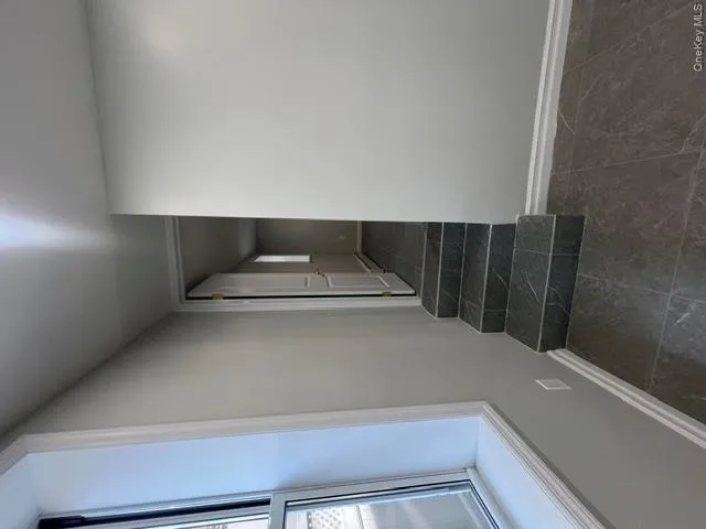 2524 Tenbroeck Avenue Bronx, NY 10469