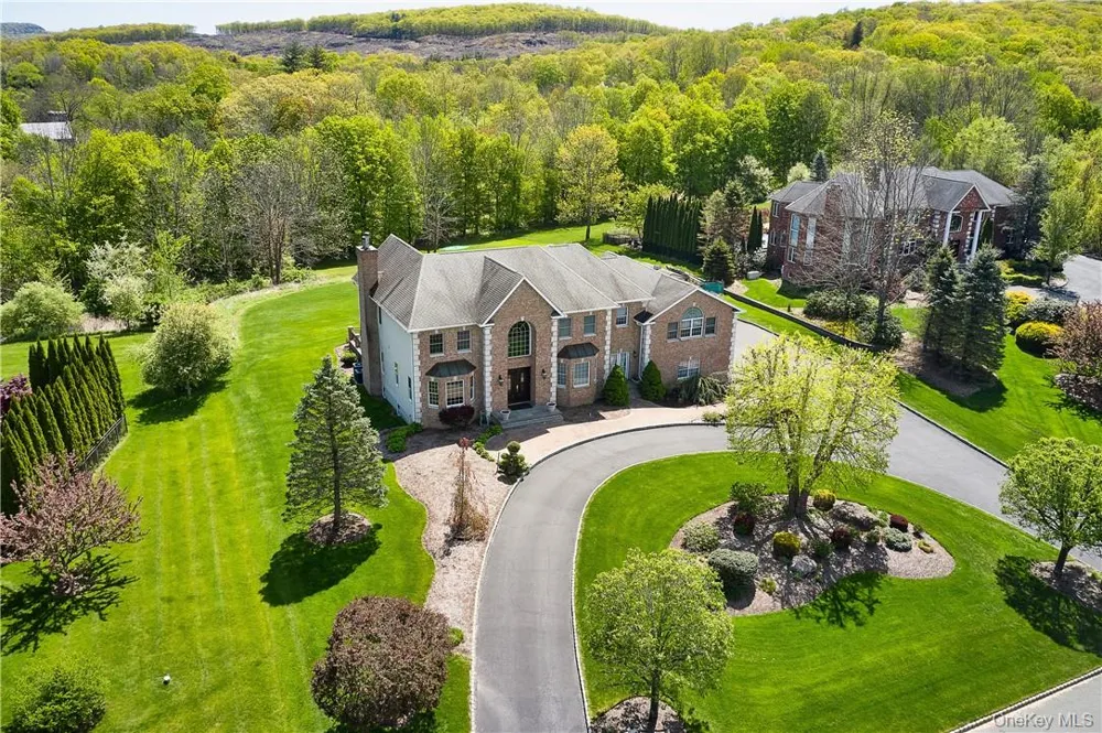 17 Constitution Court Tuxedo Park, NY 10987