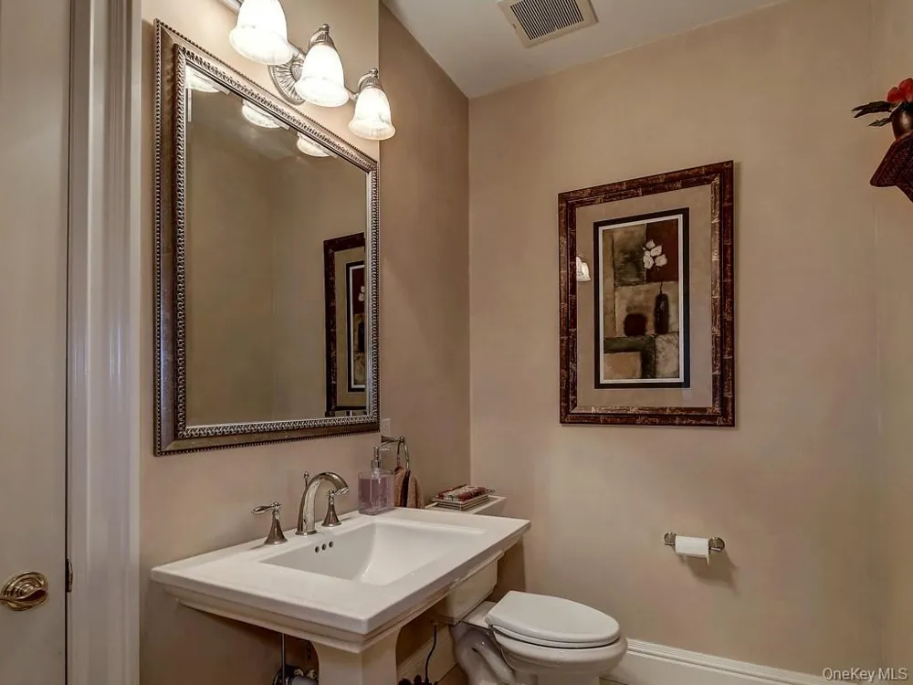 17 Constitution Court Tuxedo Park, NY 10987