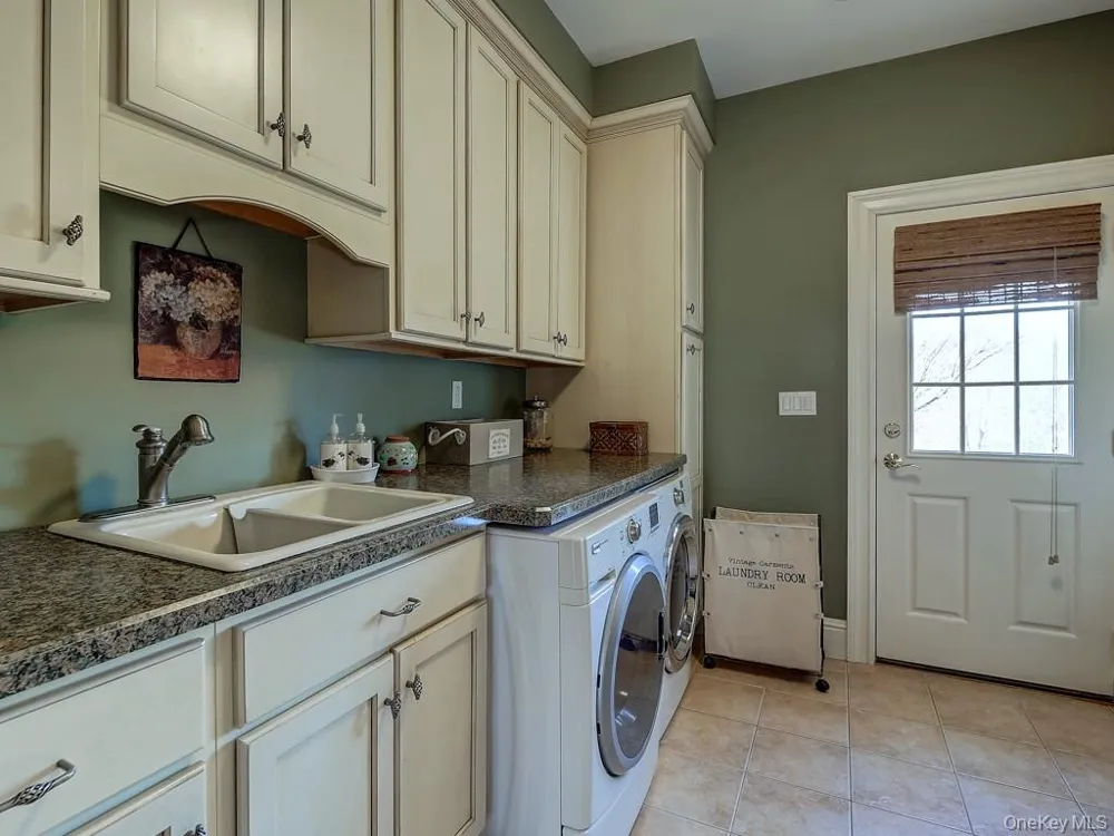 17 Constitution Court Tuxedo Park, NY 10987