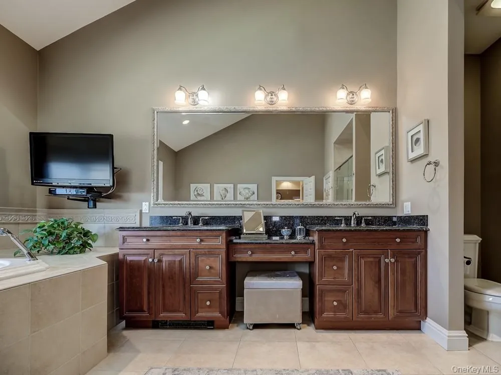 17 Constitution Court Tuxedo Park, NY 10987