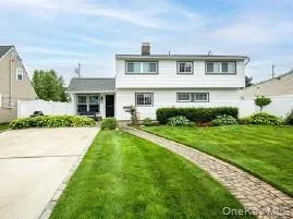 86 Shepherd Lane Levittown, NY 11756