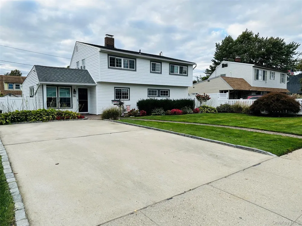86 Shepherd Lane Levittown, NY 11756