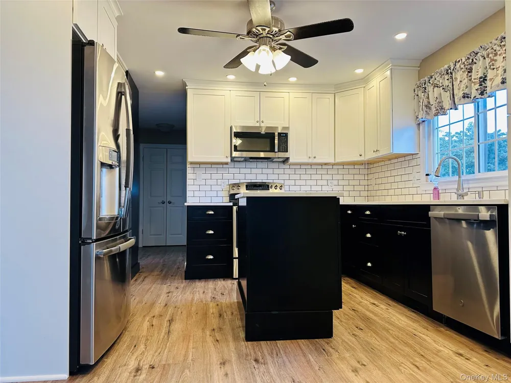 86 Shepherd Lane Levittown, NY 11756