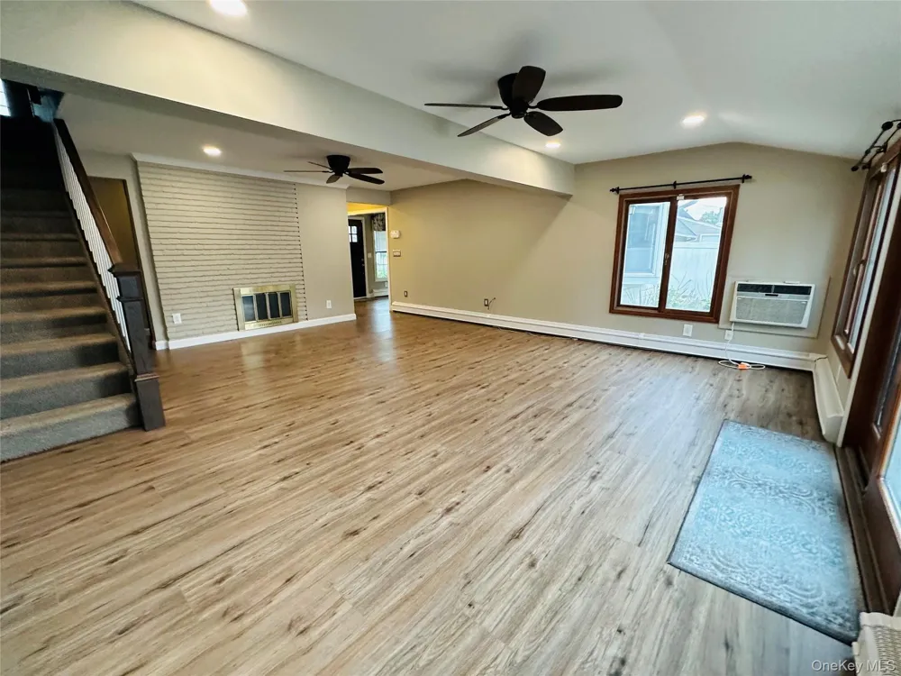 86 Shepherd Lane Levittown, NY 11756
