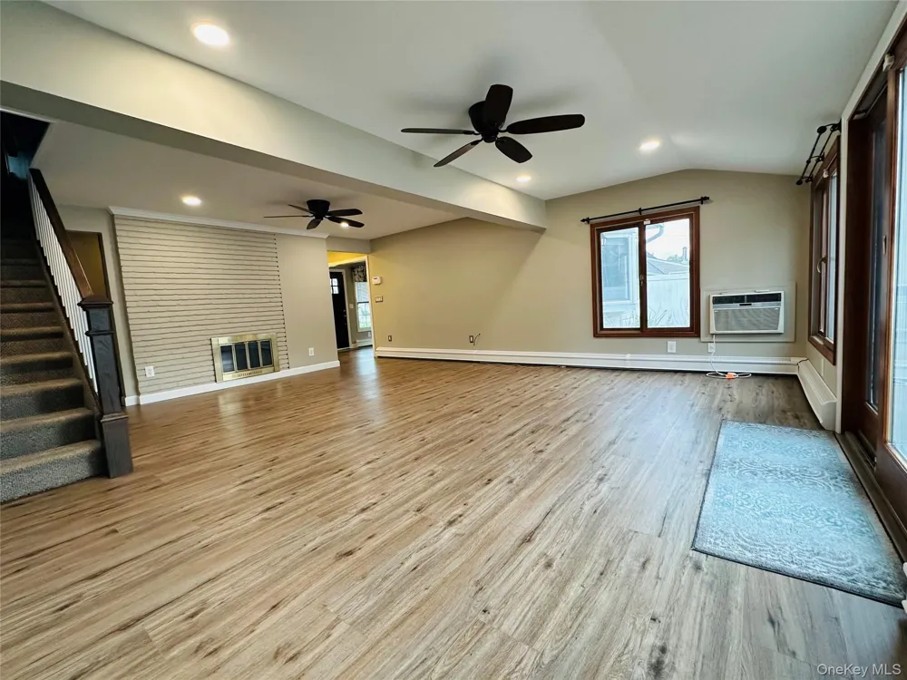 86 Shepherd Lane Levittown, NY 11756