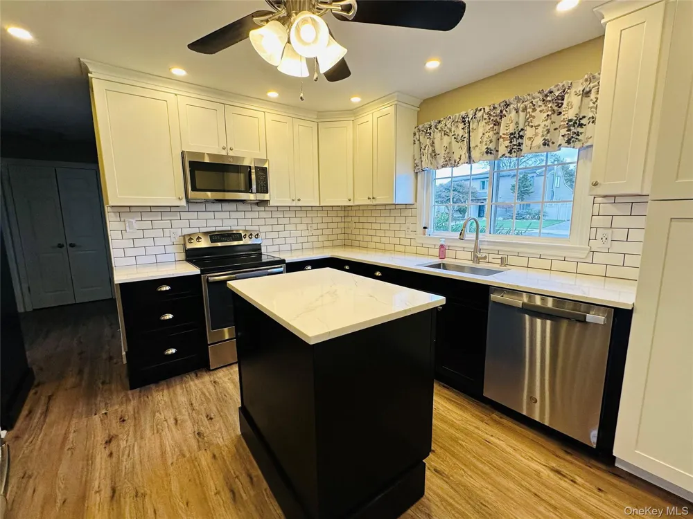 86 Shepherd Lane Levittown, NY 11756