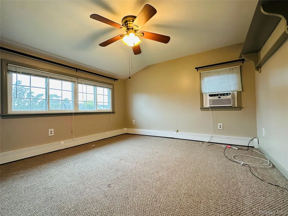 86 Shepherd Lane Levittown, NY 11756