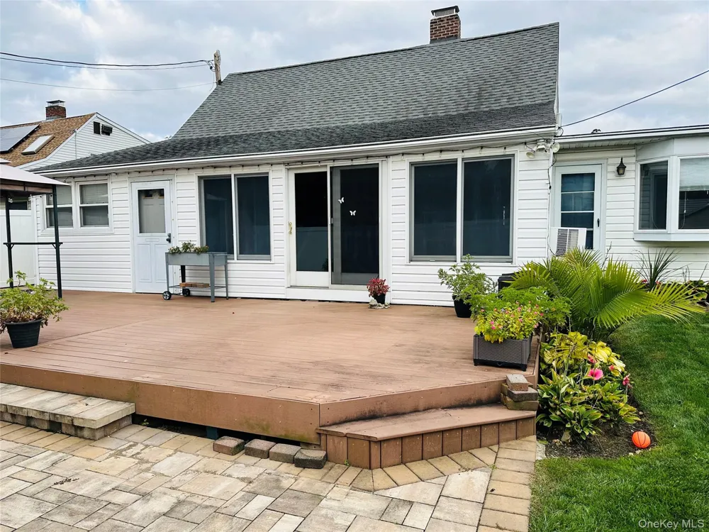86 Shepherd Lane Levittown, NY 11756