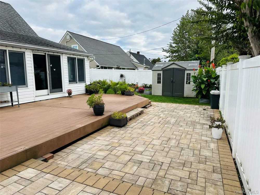 86 Shepherd Lane Levittown, NY 11756