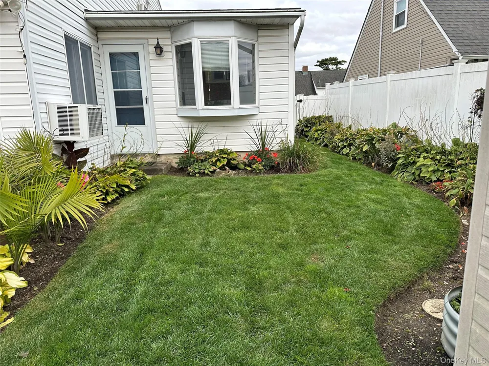 86 Shepherd Lane Levittown, NY 11756