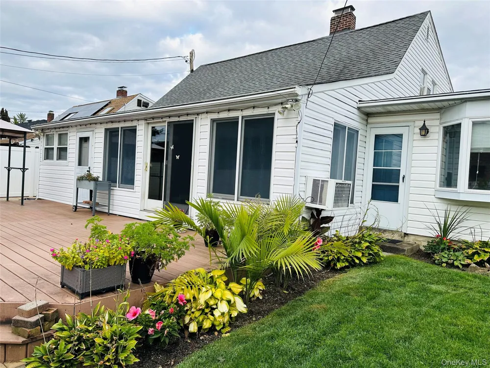 86 Shepherd Lane Levittown, NY 11756
