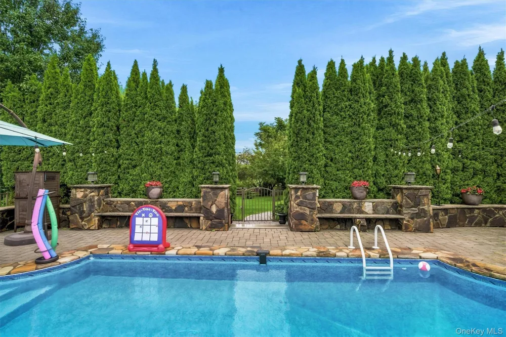 3 Canterbury Lane Warwick, NY 10990
