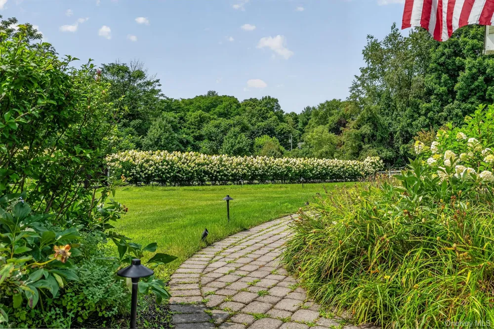3 Canterbury Lane Warwick, NY 10990