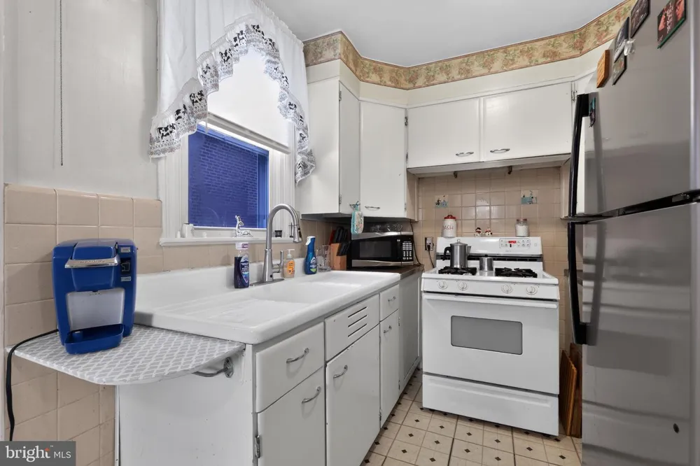 2003 OAKMONT STREET Philadelphia, PA 19152